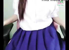 คลิปหลุดตั้งกล้อง สาวหมวยใส่ชุกนักเรียนมาแหกหีช่วยตัวเองเสียวๆหน้ากล้อง แล้วแท่งแก้วใสมาแหย่หีโยกเอวรัวๆแบบไม่ยั้ง