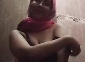 Far-out Hijab plat R – Indonesian
