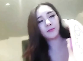 Korean cam chisel shows she has milk in her titties